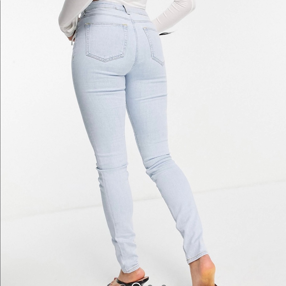 ASOS light wash jeans. Never worn. Skinny Jeans. W28 L34